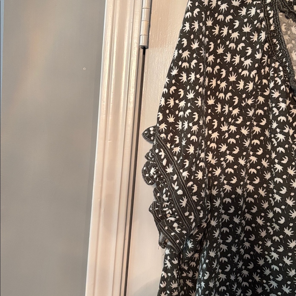 Max Studio Gray With White Leaf Pattern Tie Front… - image 4